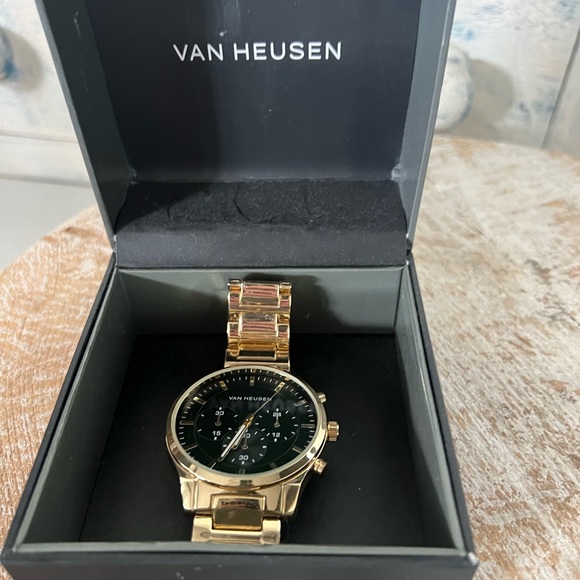 Men’s Van Heusen Gold Watch In Box Works VAN2123BU - Picture 2 of 7